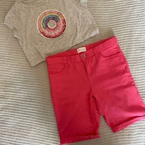 Girls Outfit. Tee and Bermuda shorts